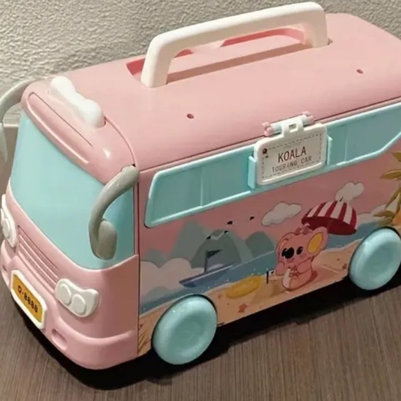 Traveling RV Complete with Furnishings - Picture 12 of 16